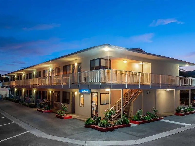 Hotel 6-santa Barbara, Ca - State Street Santa Barbara