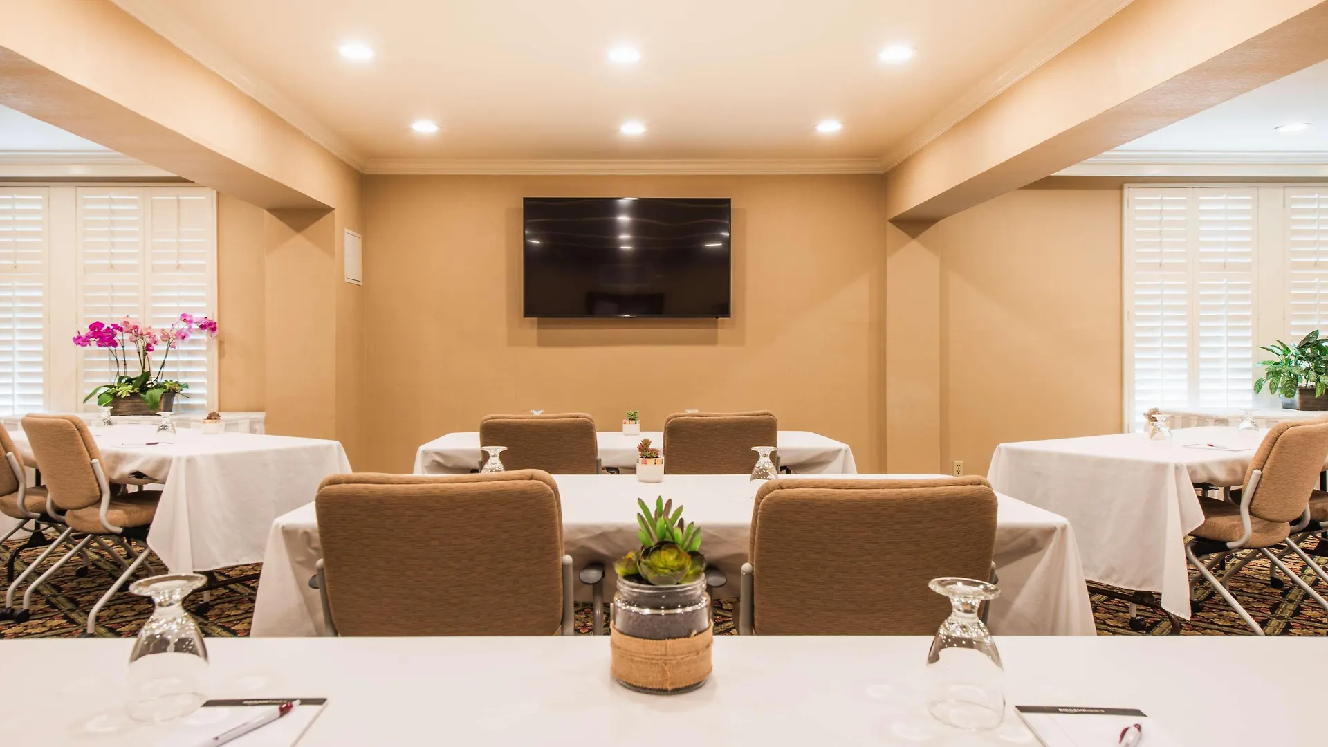Best Western Plus Pepper Tree 3*
