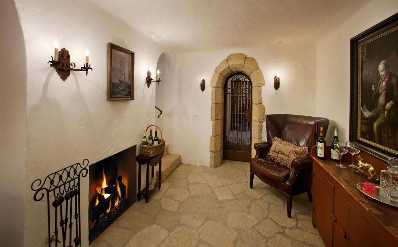 Villa Ravenscroft Historic Gated Montecito Estate With Pool & Tennis Court