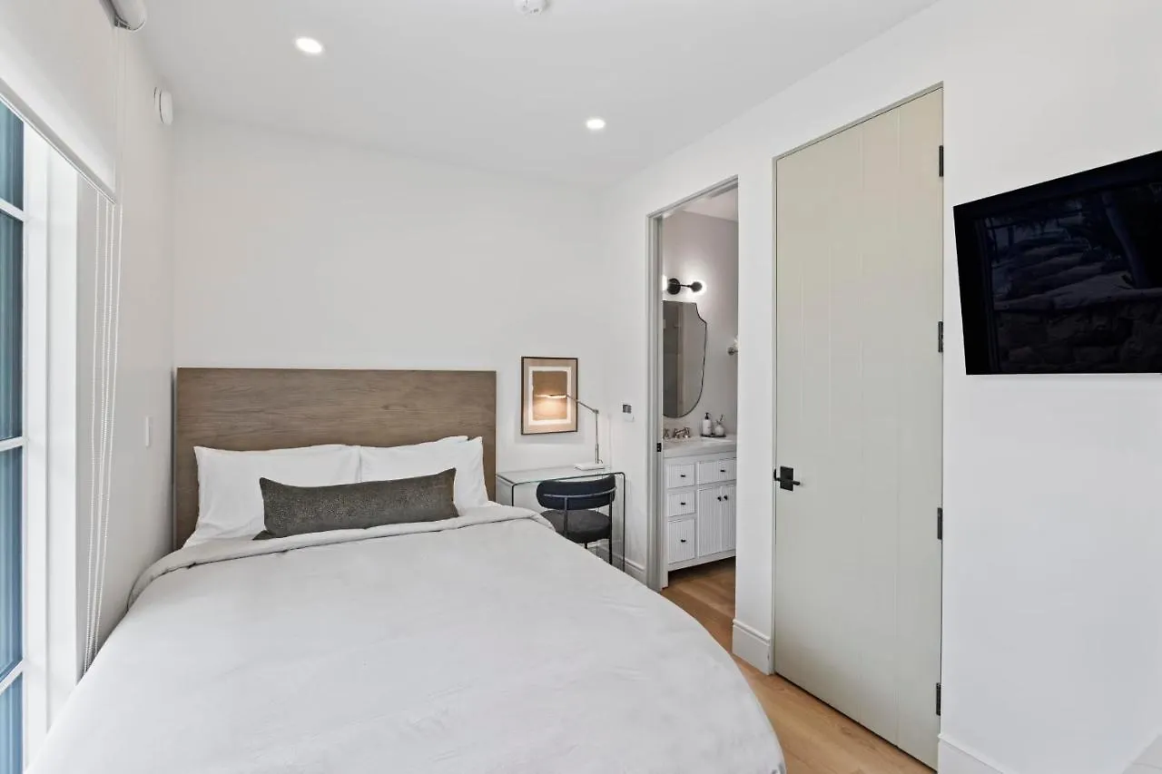 Апартаменты Casa Jardin - Boutique In Downtown *