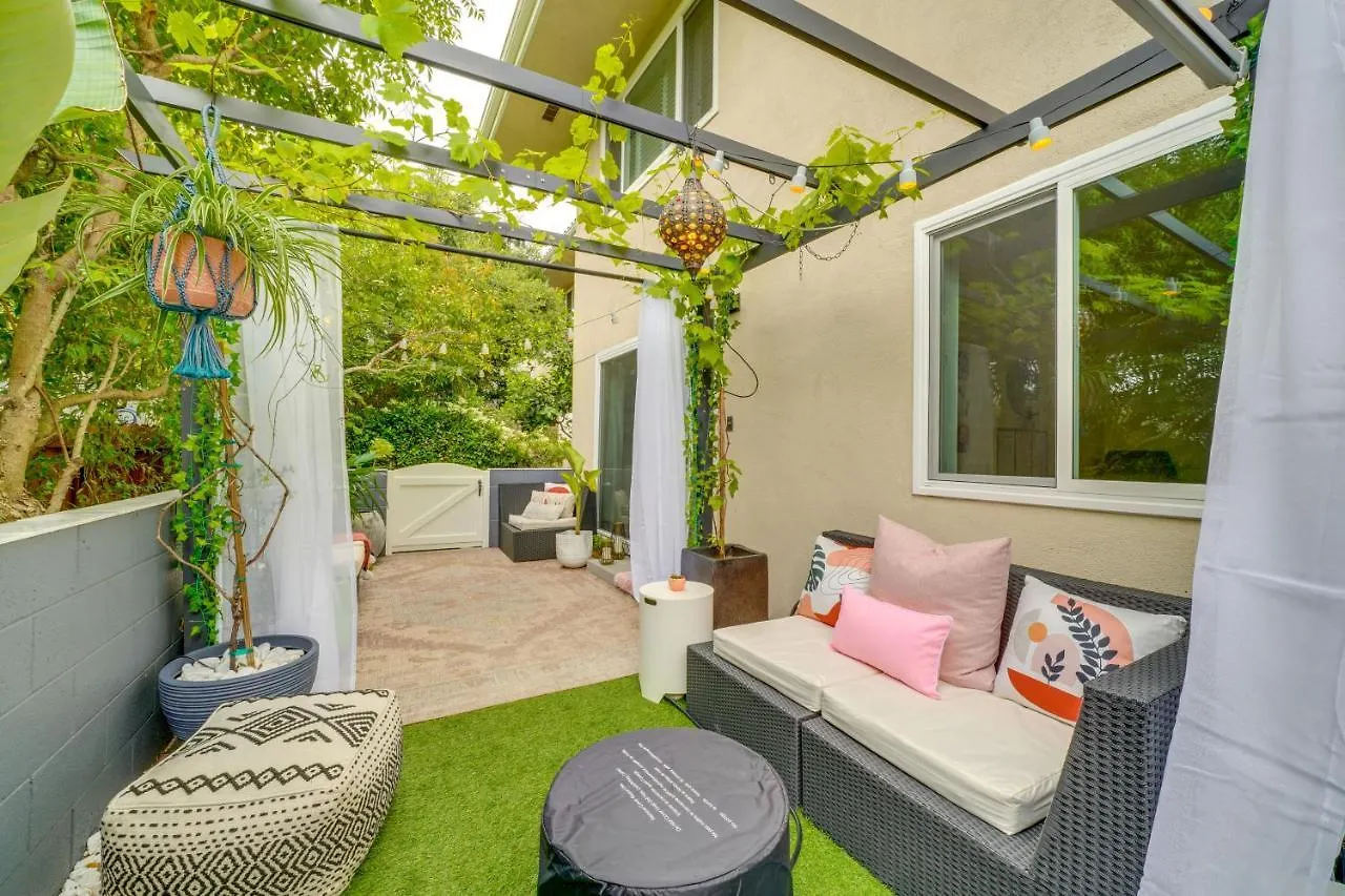 Chic Vacation With Patio! Apartment *