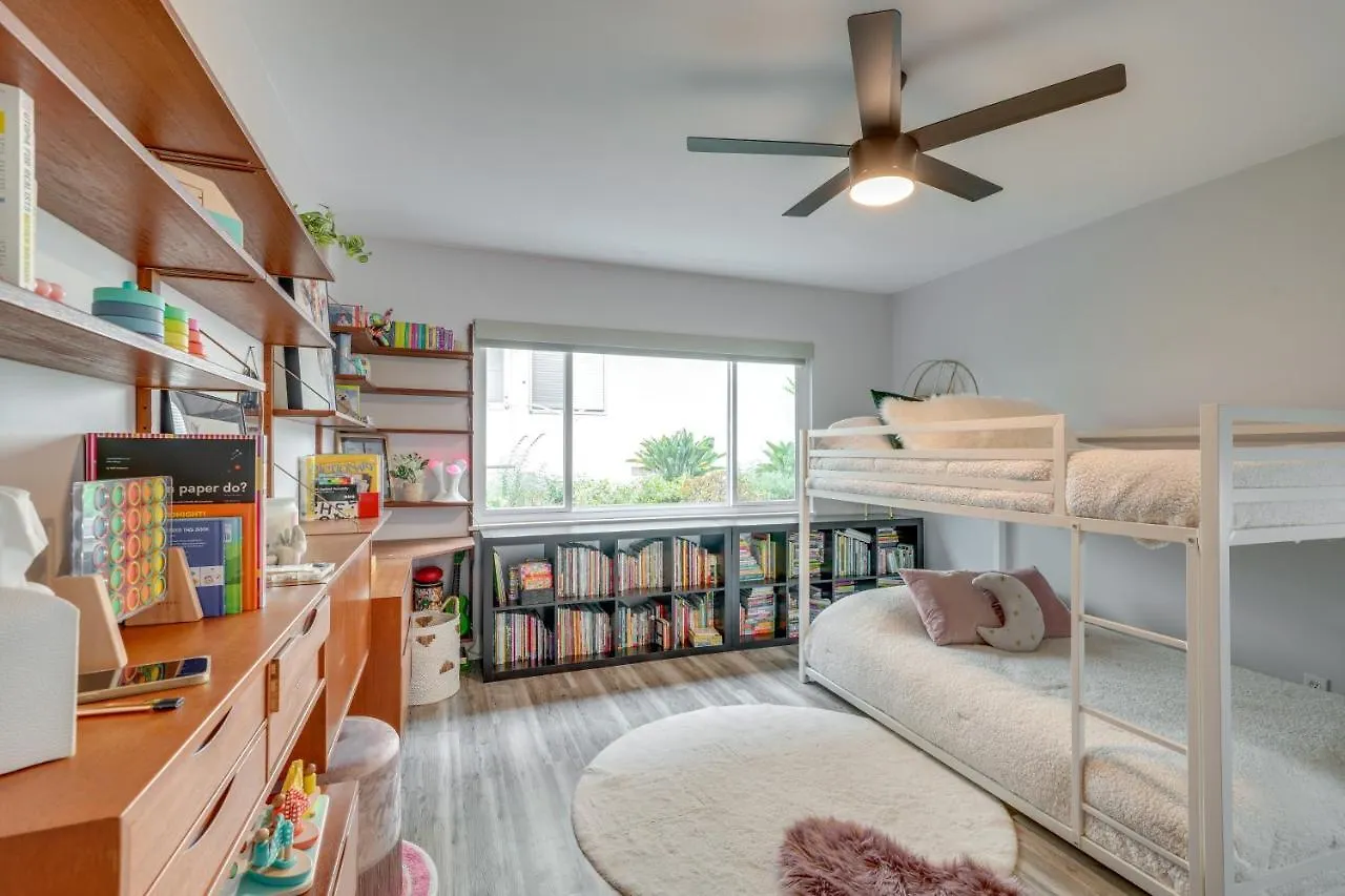Apartment Chic Vacation With Patio!