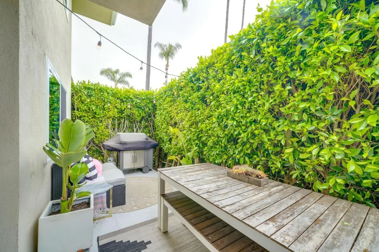 Chic Vacation With Patio! Santa Barbara
