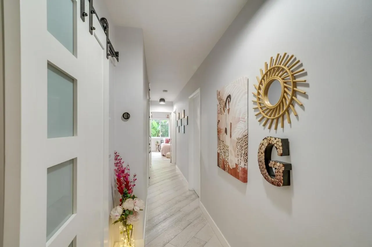 Chic Vacation With Patio! Santa Barbara