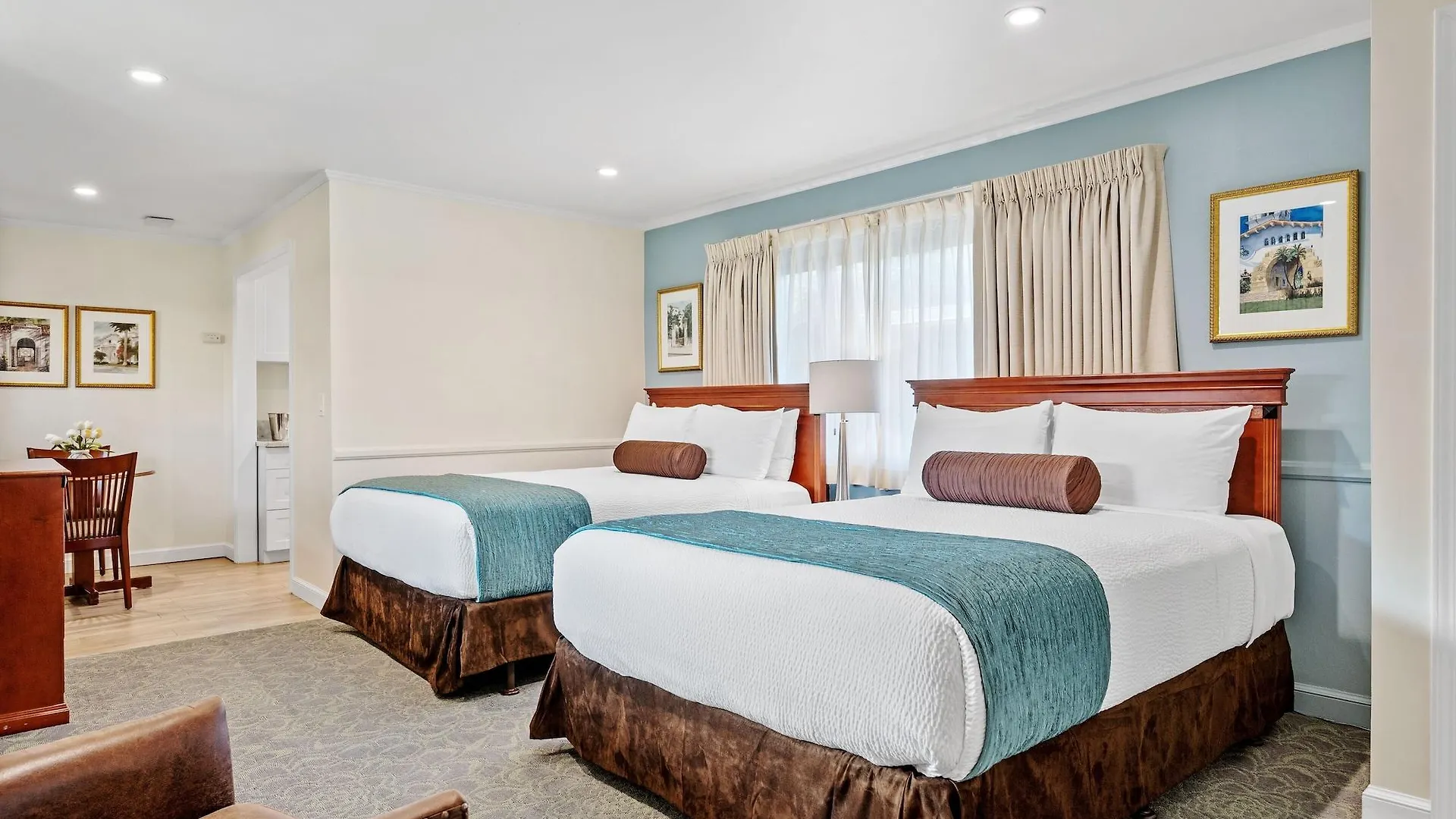 Hotel By The Harbor 3*