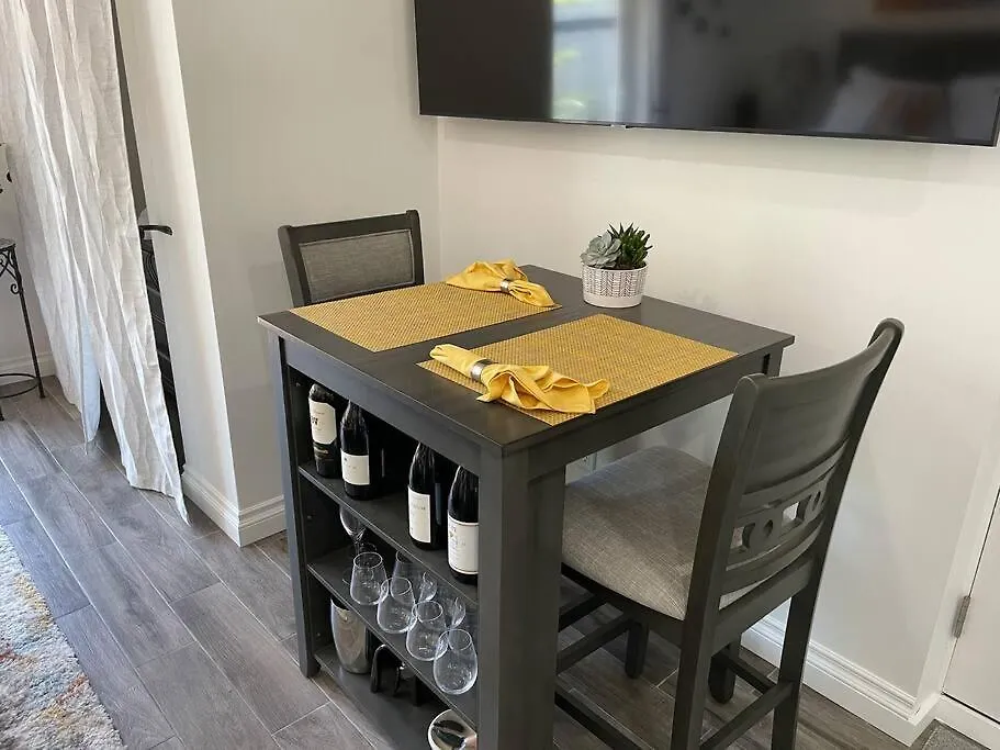 Sunrize Destinations - Newly Renovated Mesa Apartment Santa Barbara