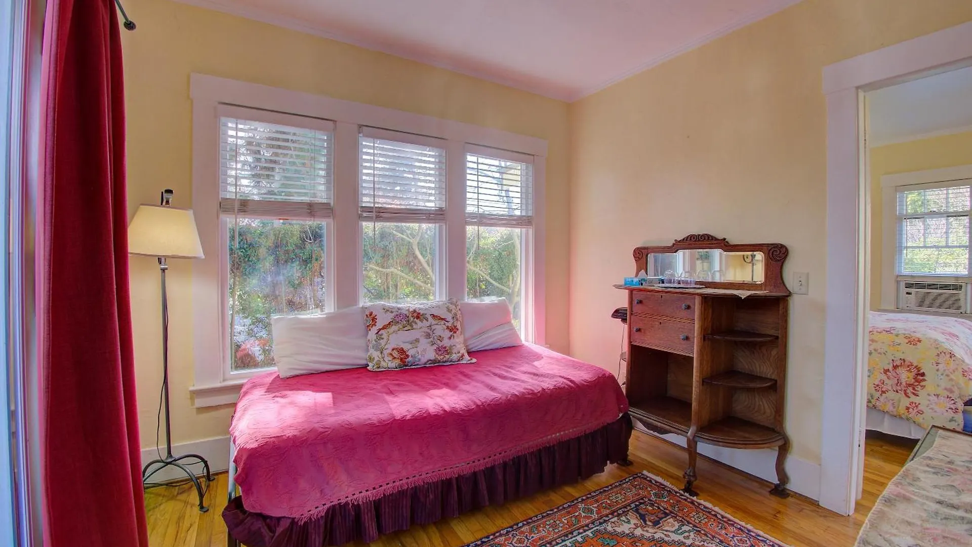Bed and breakfast Secret Garden & 2*