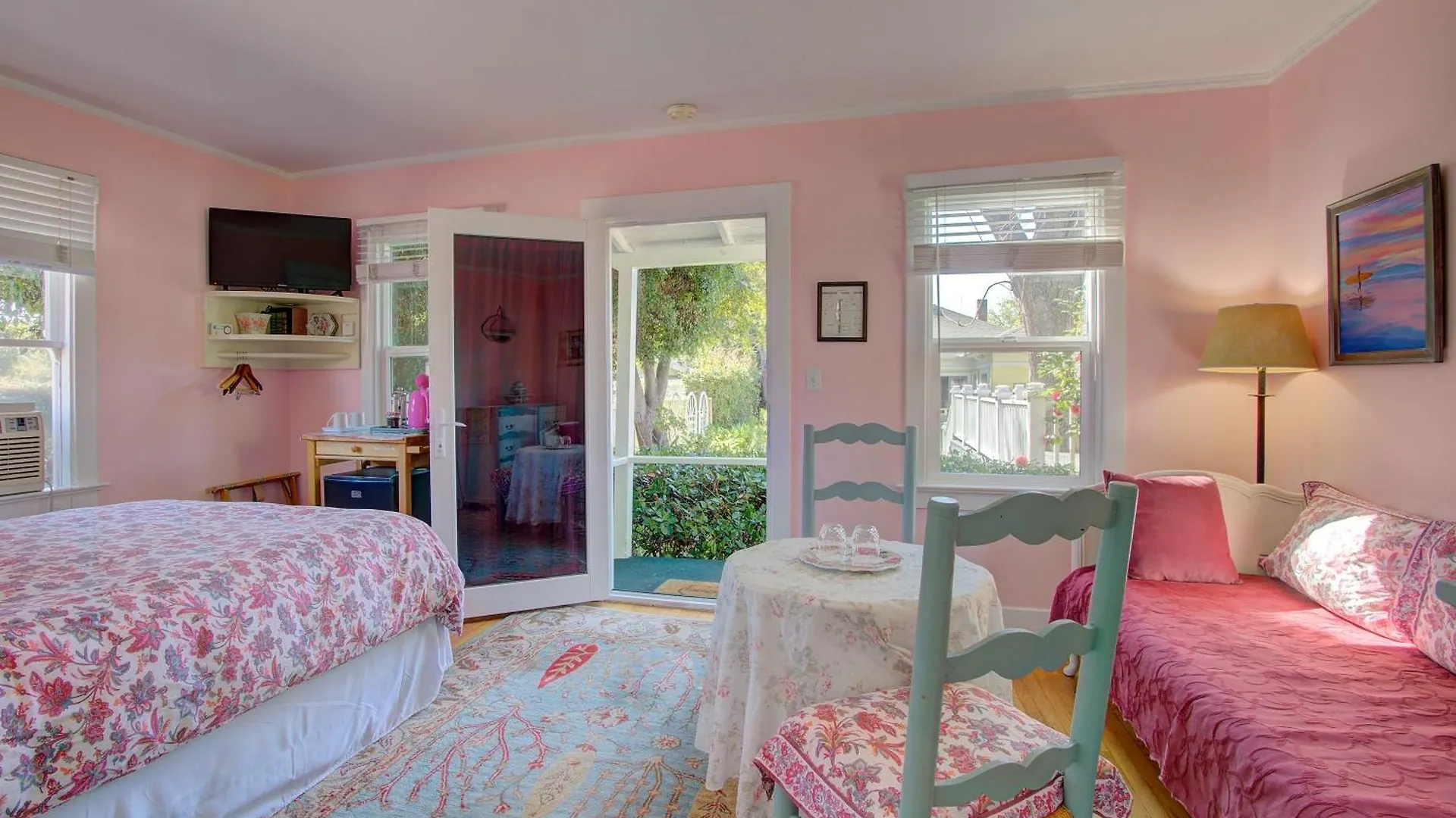 Secret Garden & Bed and breakfast