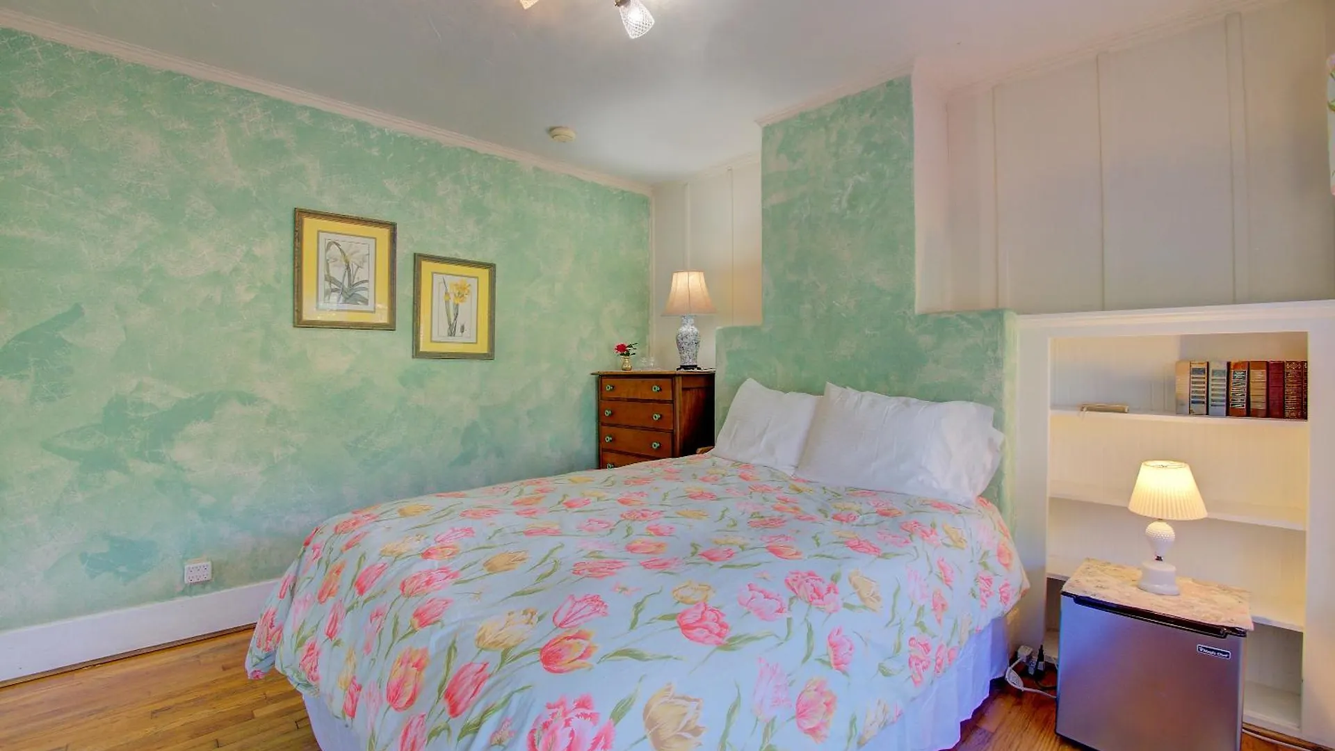Secret Garden & Bed and breakfast
