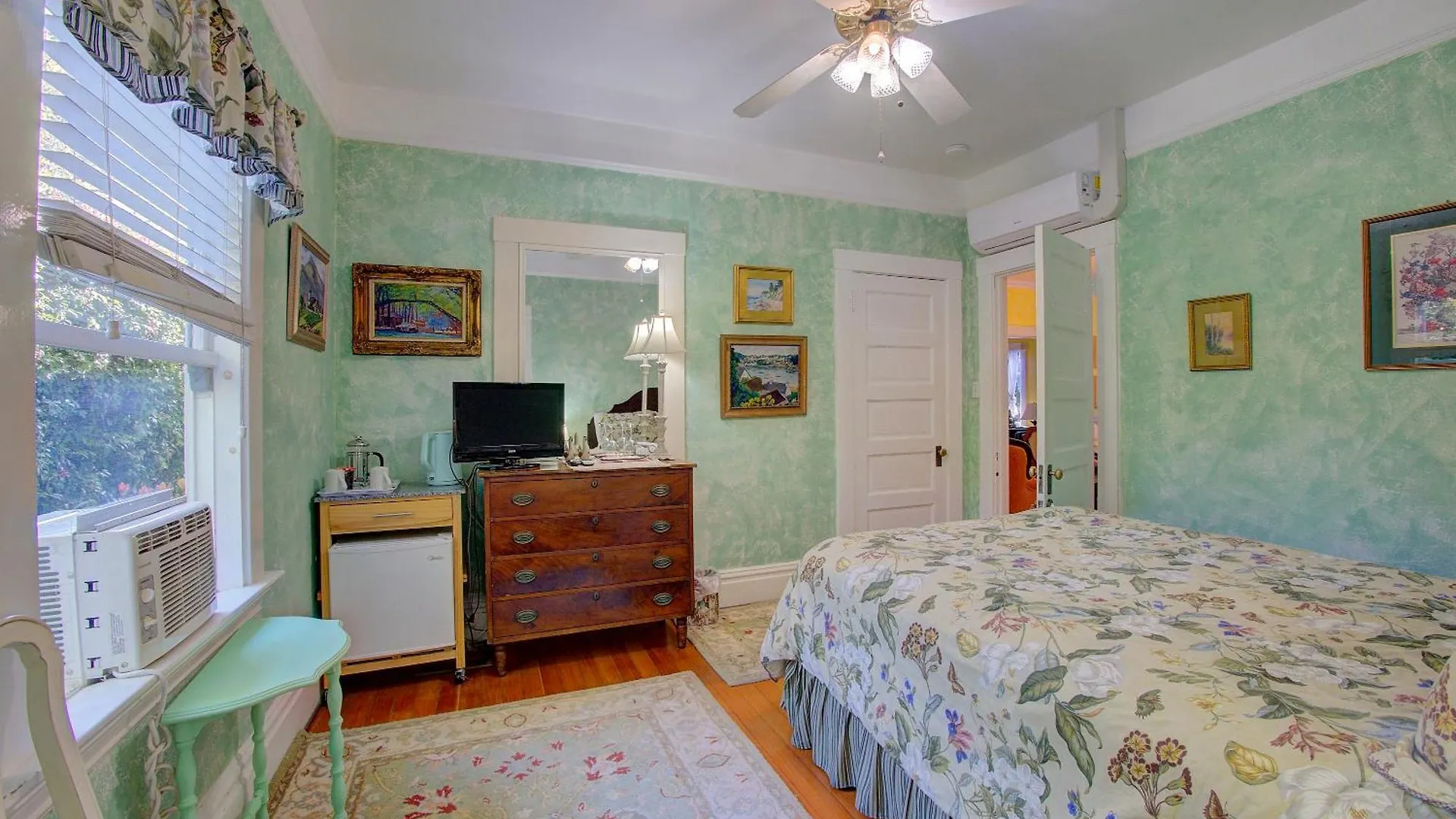 Bed and breakfast Secret Garden & 2*