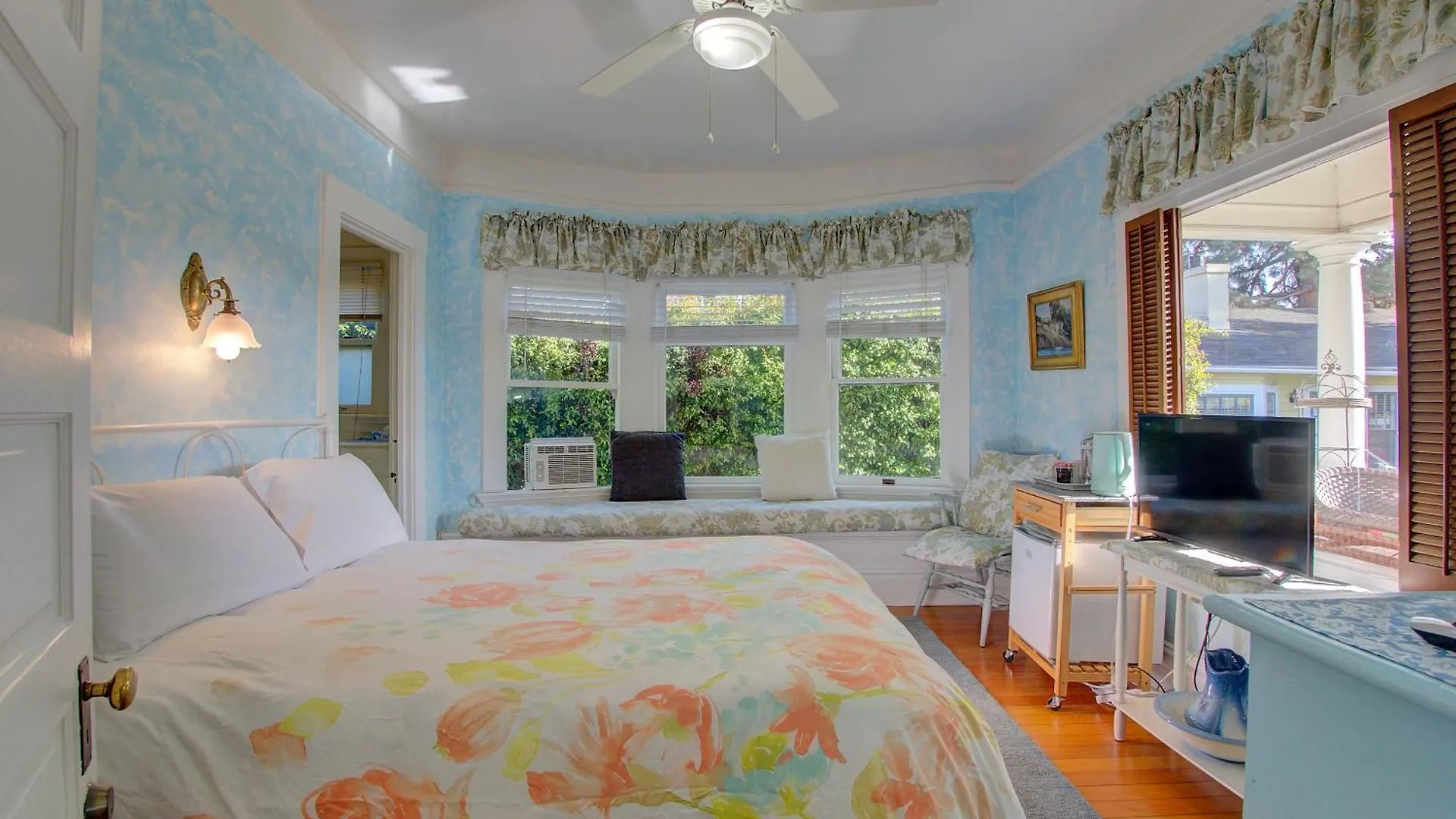 Secret Garden & Bed and breakfast