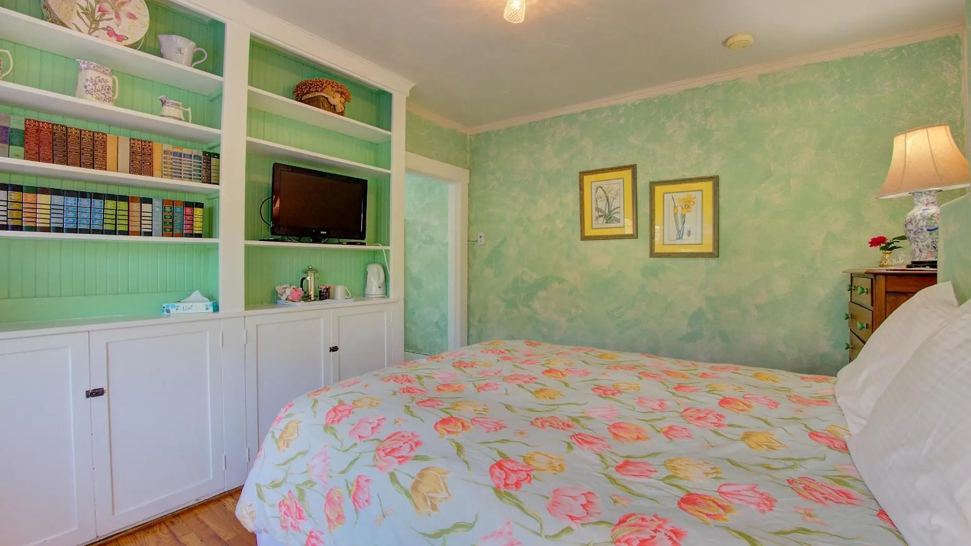 Secret Garden & Bed and breakfast 2*