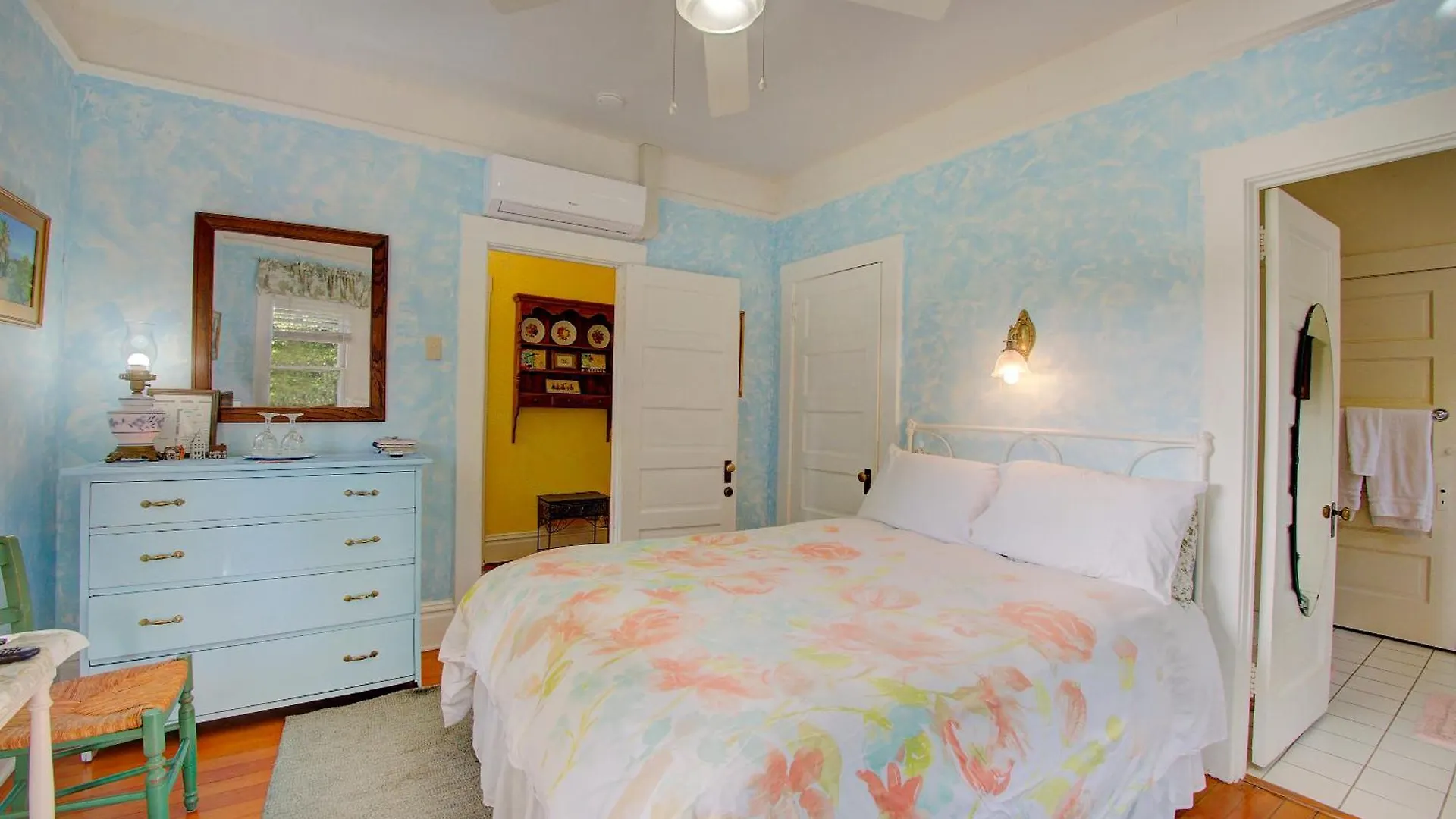 Secret Garden & Bed and breakfast