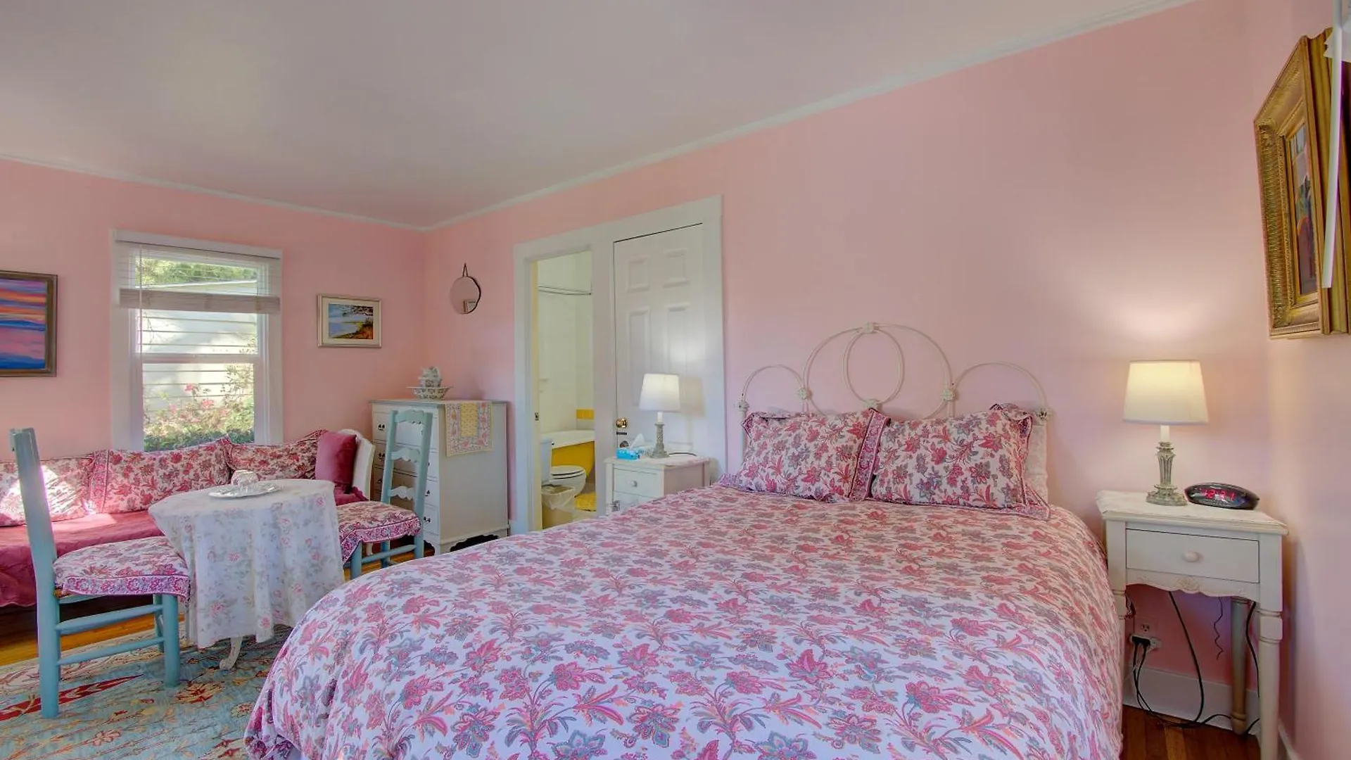 Secret Garden & Bed and breakfast
