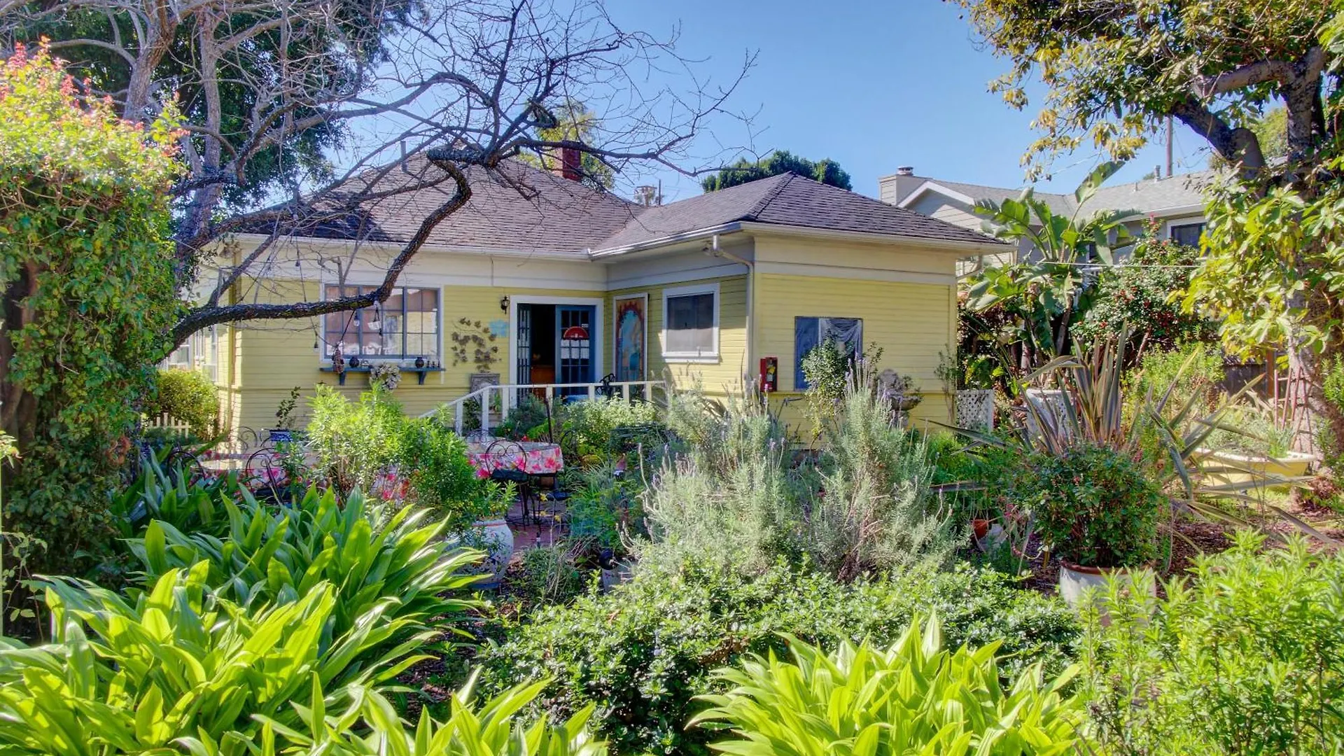 Secret Garden & Bed and breakfast 2*