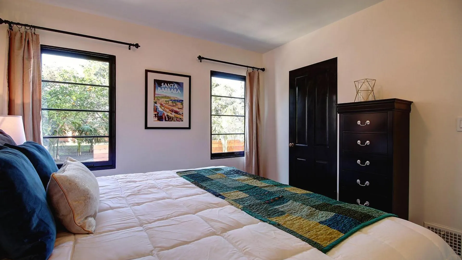 Villa West 4 *