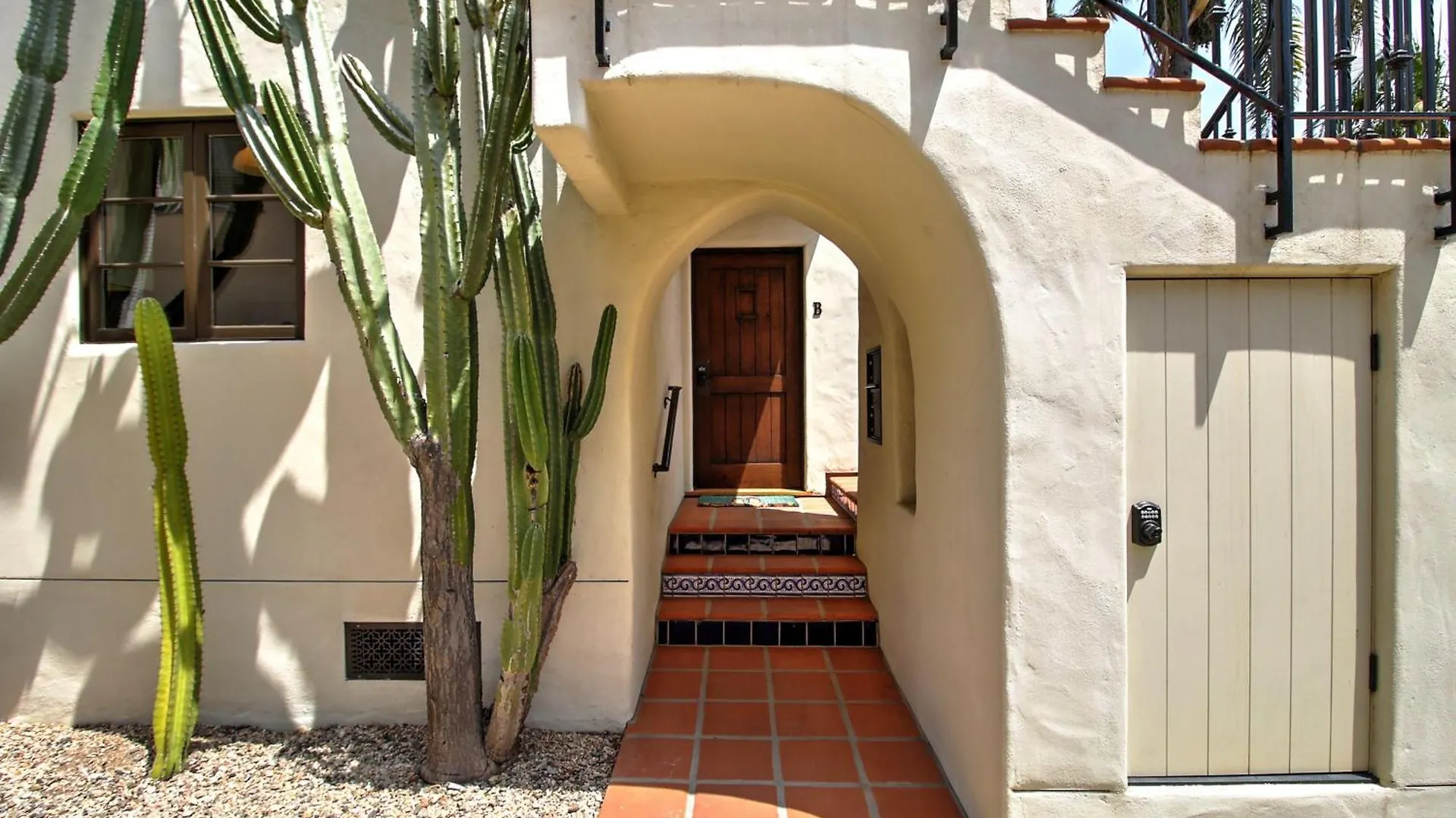 West 5 Villa *