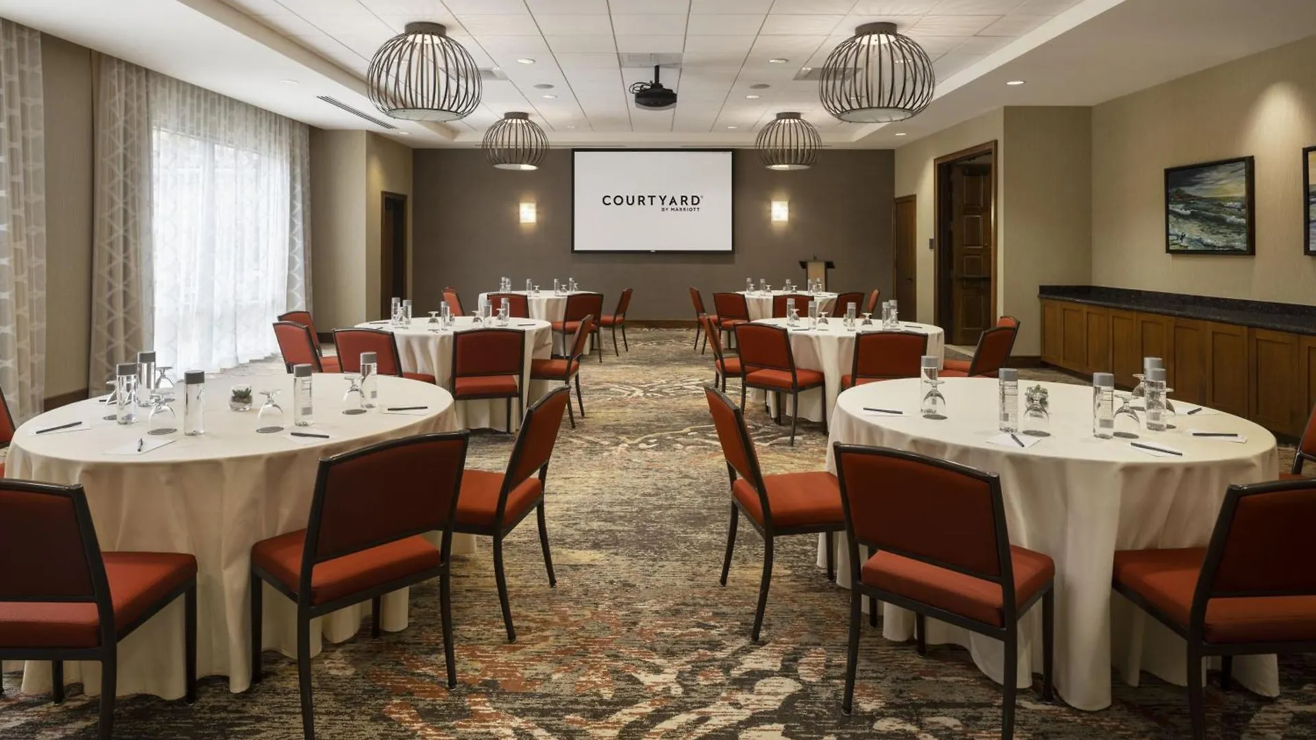 Courtyard By Marriott Santa Barbara