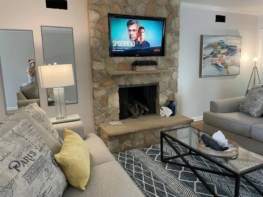 Quite Spacious, Hot Tub Near Montecito, Ev Charger