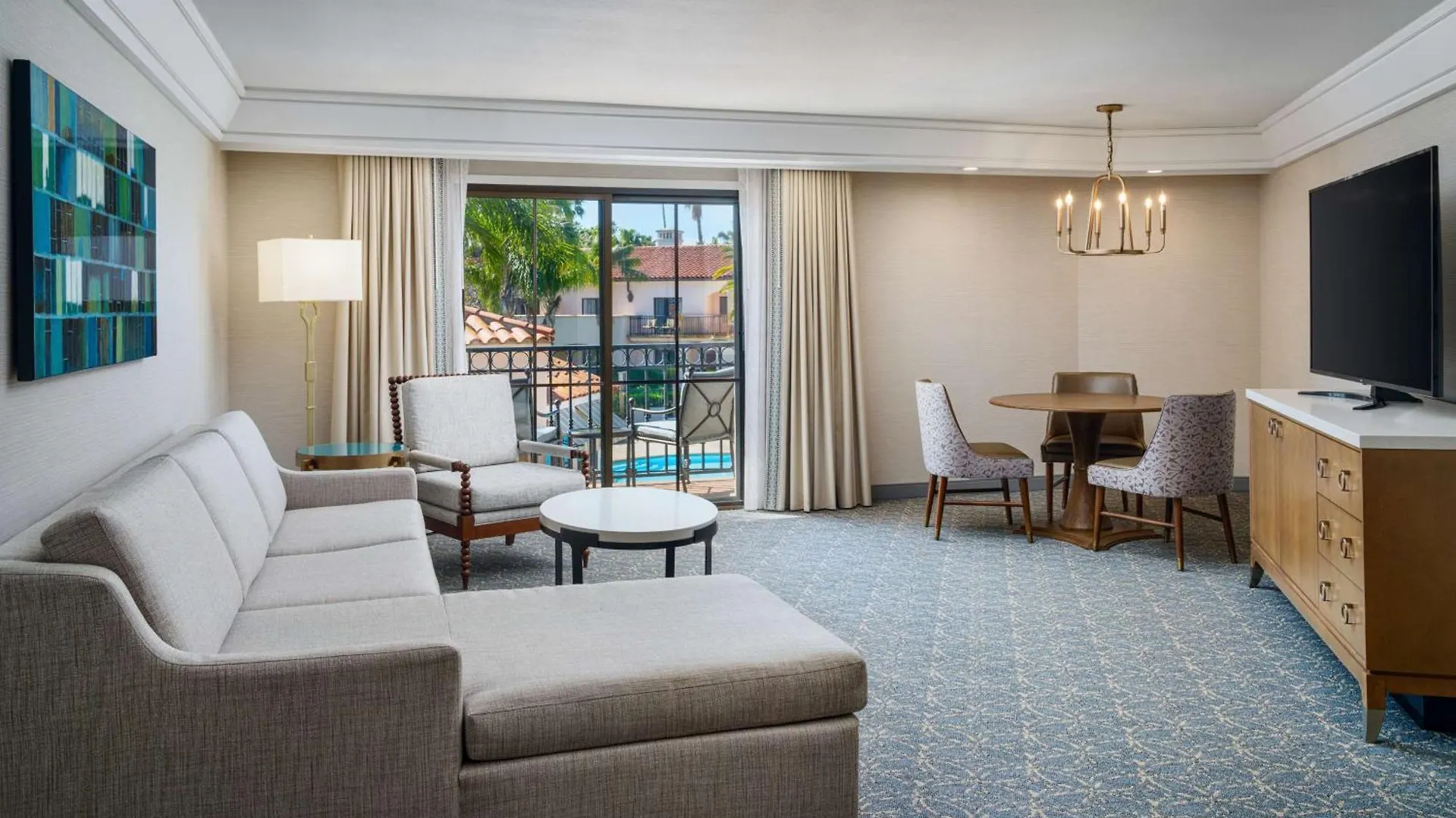 Resort Hilton Beachfront 4*