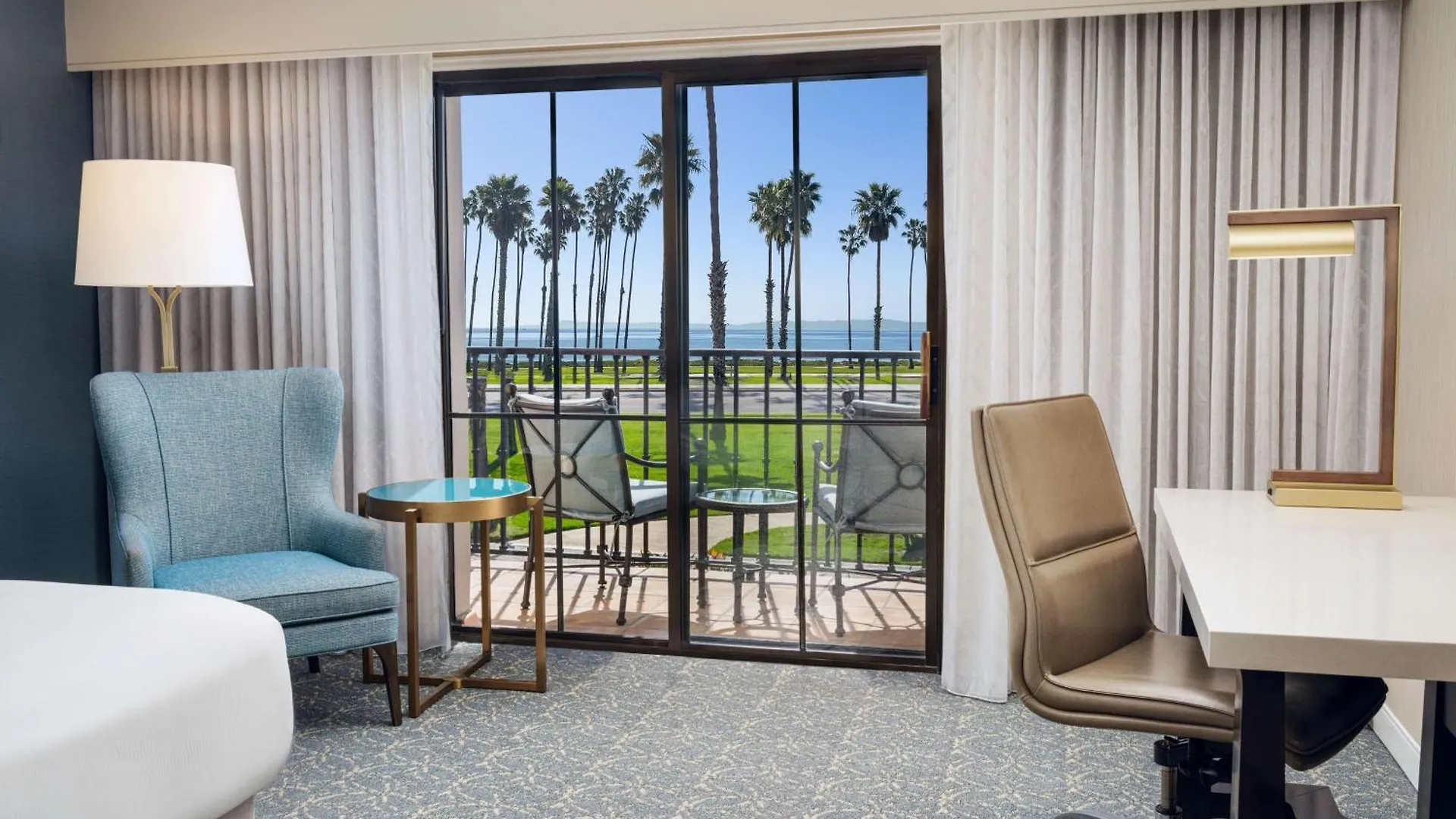 Resort Hilton Beachfront 4*