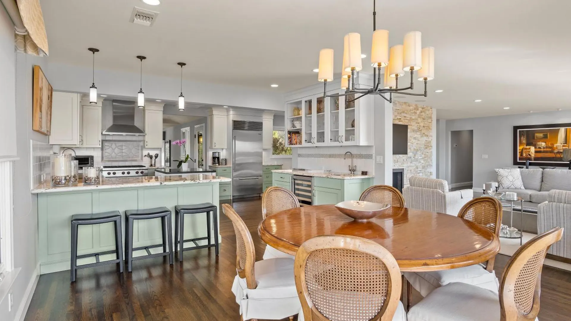 Private Estate Above Foothill Road Holiday home *