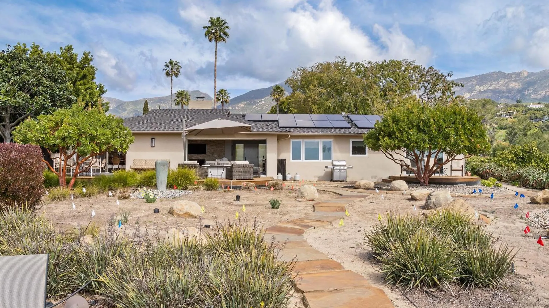 Private Estate Above Foothill Road Holiday home *