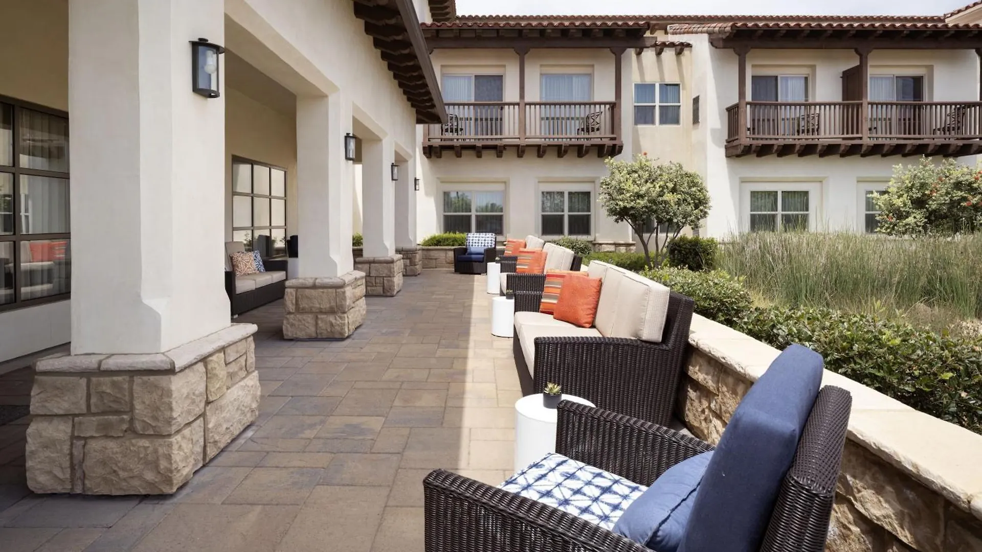 Hotel By Marriott Goleta 3*