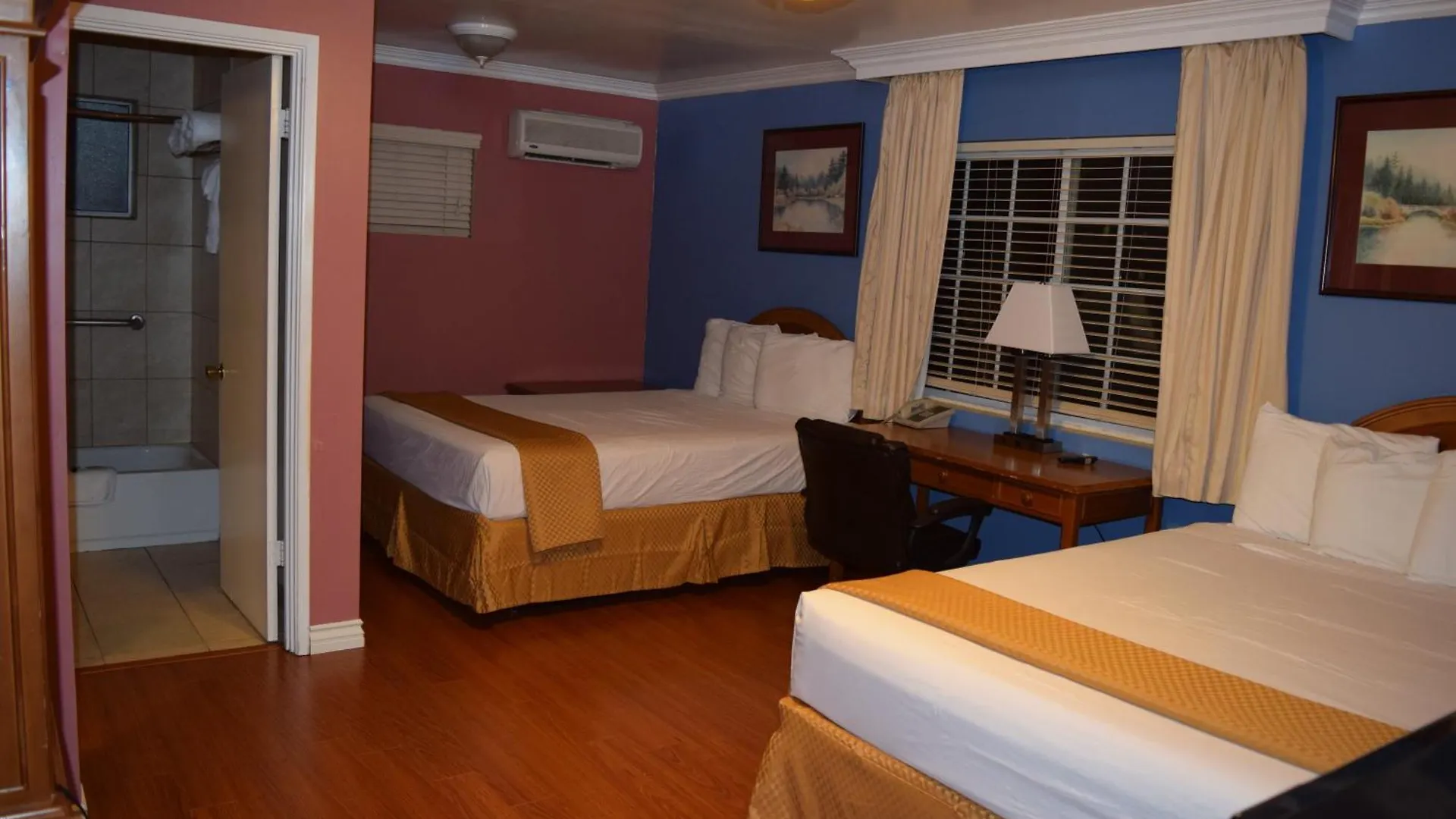 Rose Garden Motel 2*