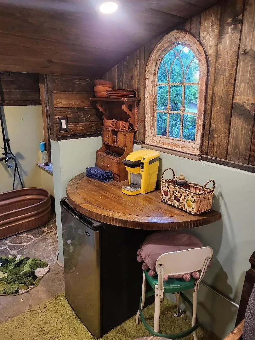 Hobbit Haven Guest house *