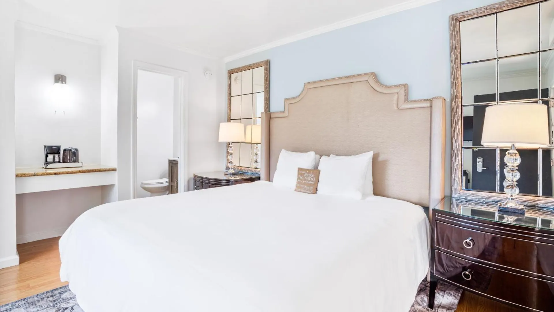 Pacific Crest Hotel 3*