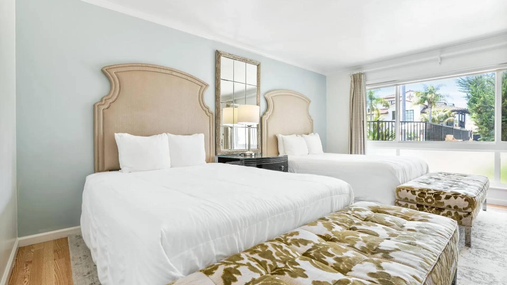 Hotel Pacific Crest 3*