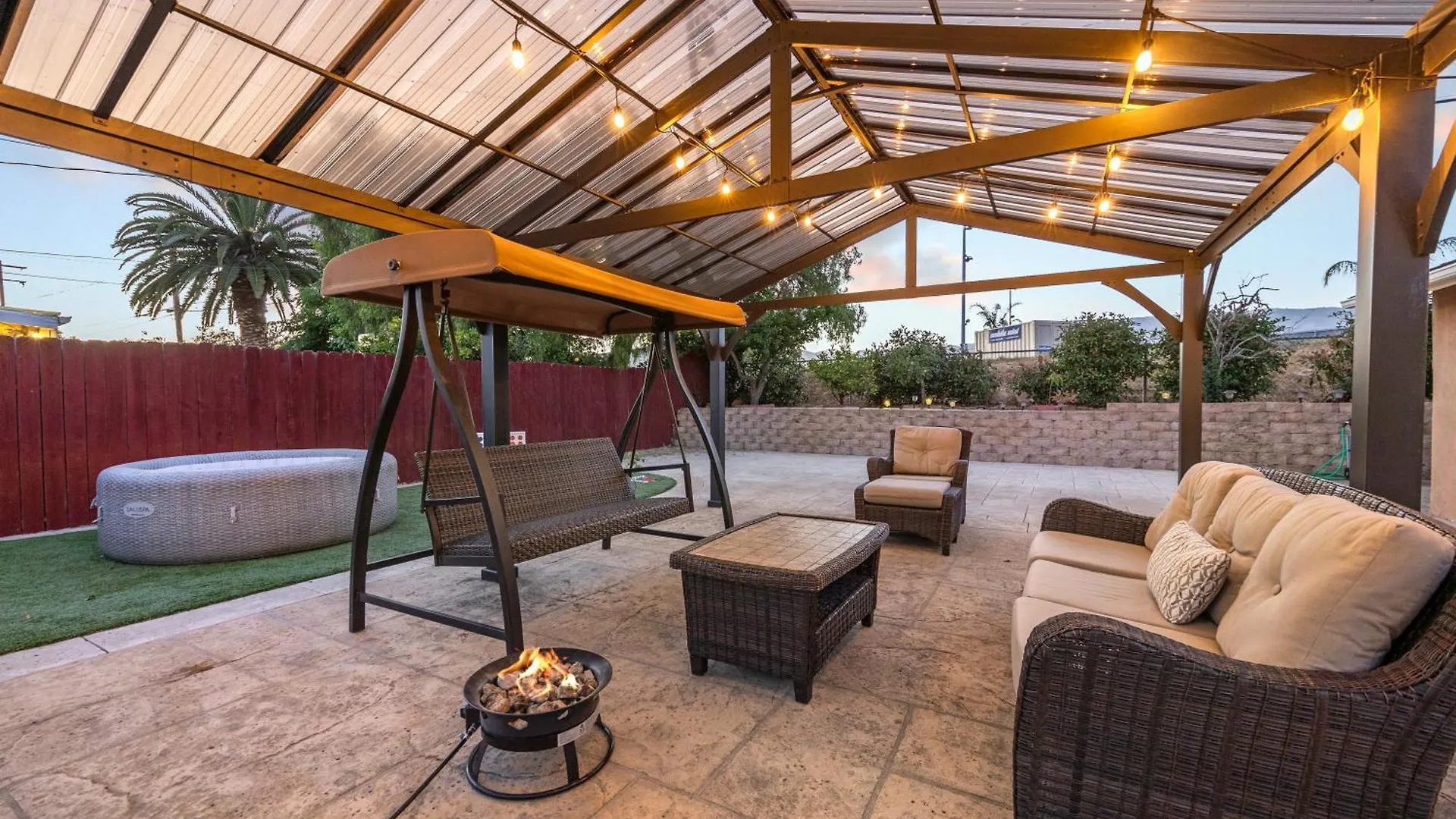 Holiday home Coastal Near Ucsb & Airport, Hot Tub, King Beds, Fast Wifi, Sleeps 6 *