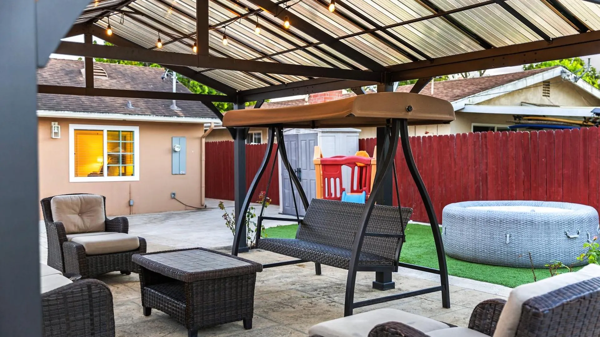 Holiday home Coastal Near Ucsb & Airport, Hot Tub, King Beds, Fast Wifi, Sleeps 6 *