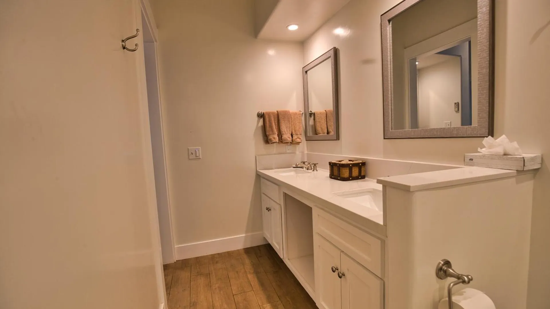 Circle Bar B Guest Ranch 4*