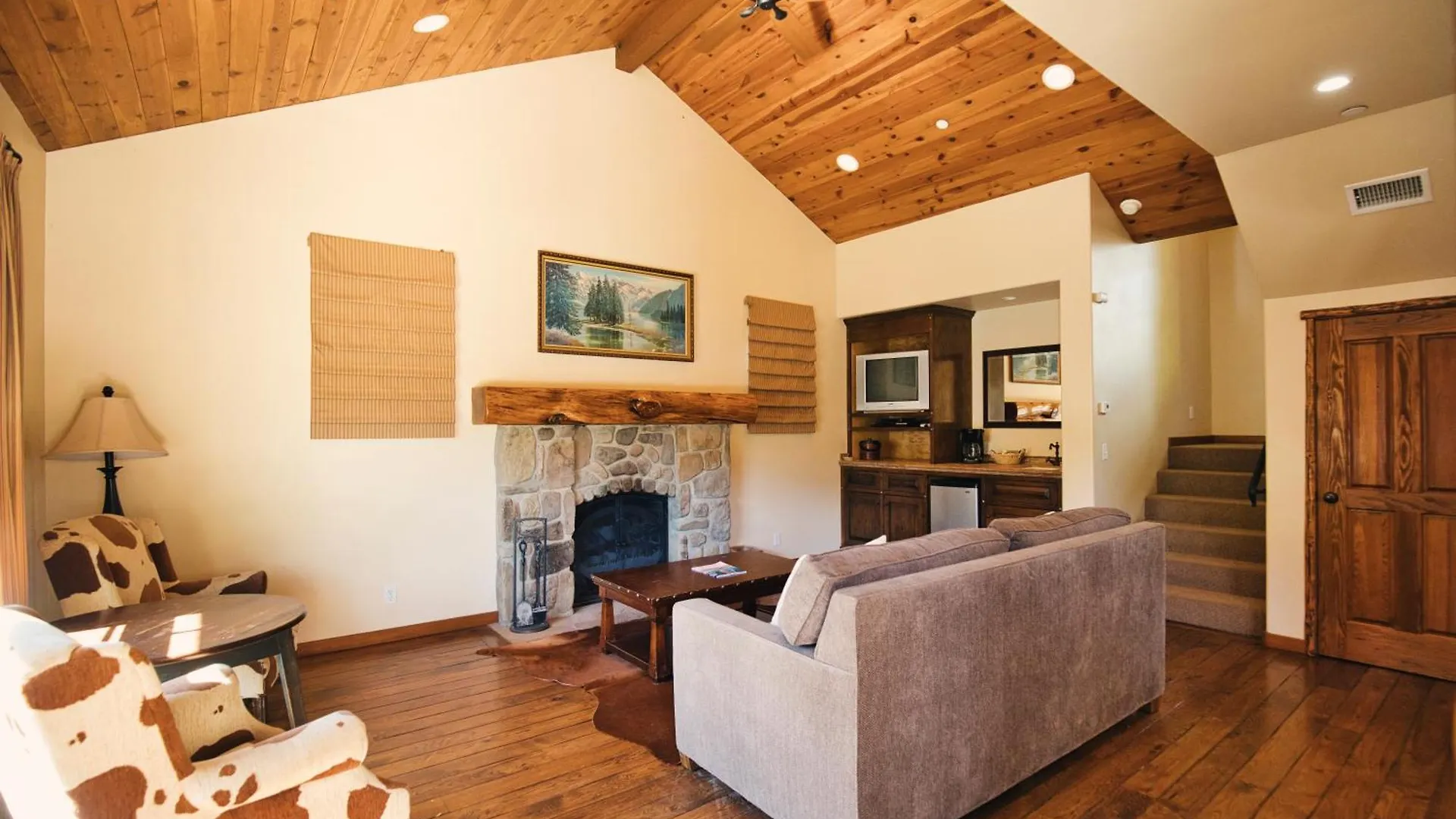 Hotel Circle Bar B Guest Ranch 4*