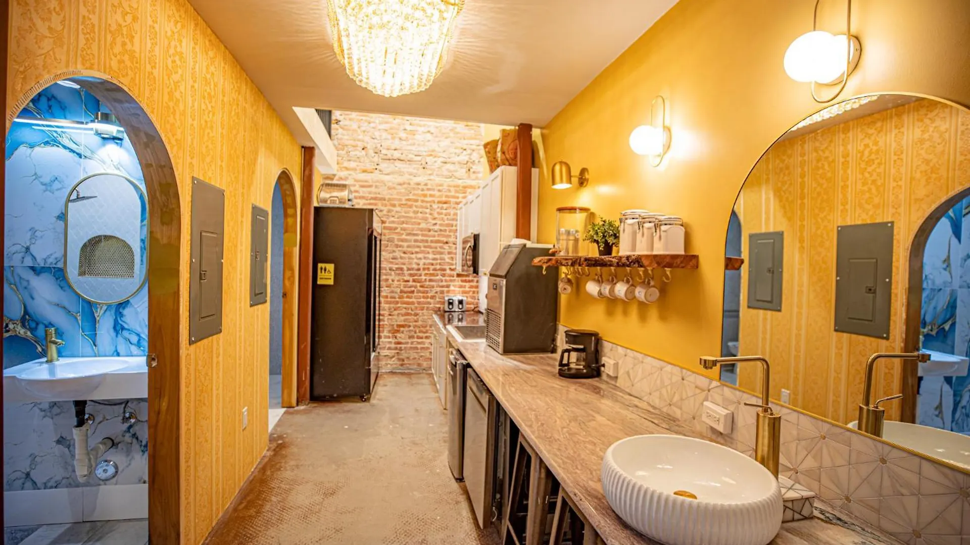 Hostel Social - Santa Barbara's First On State Street *