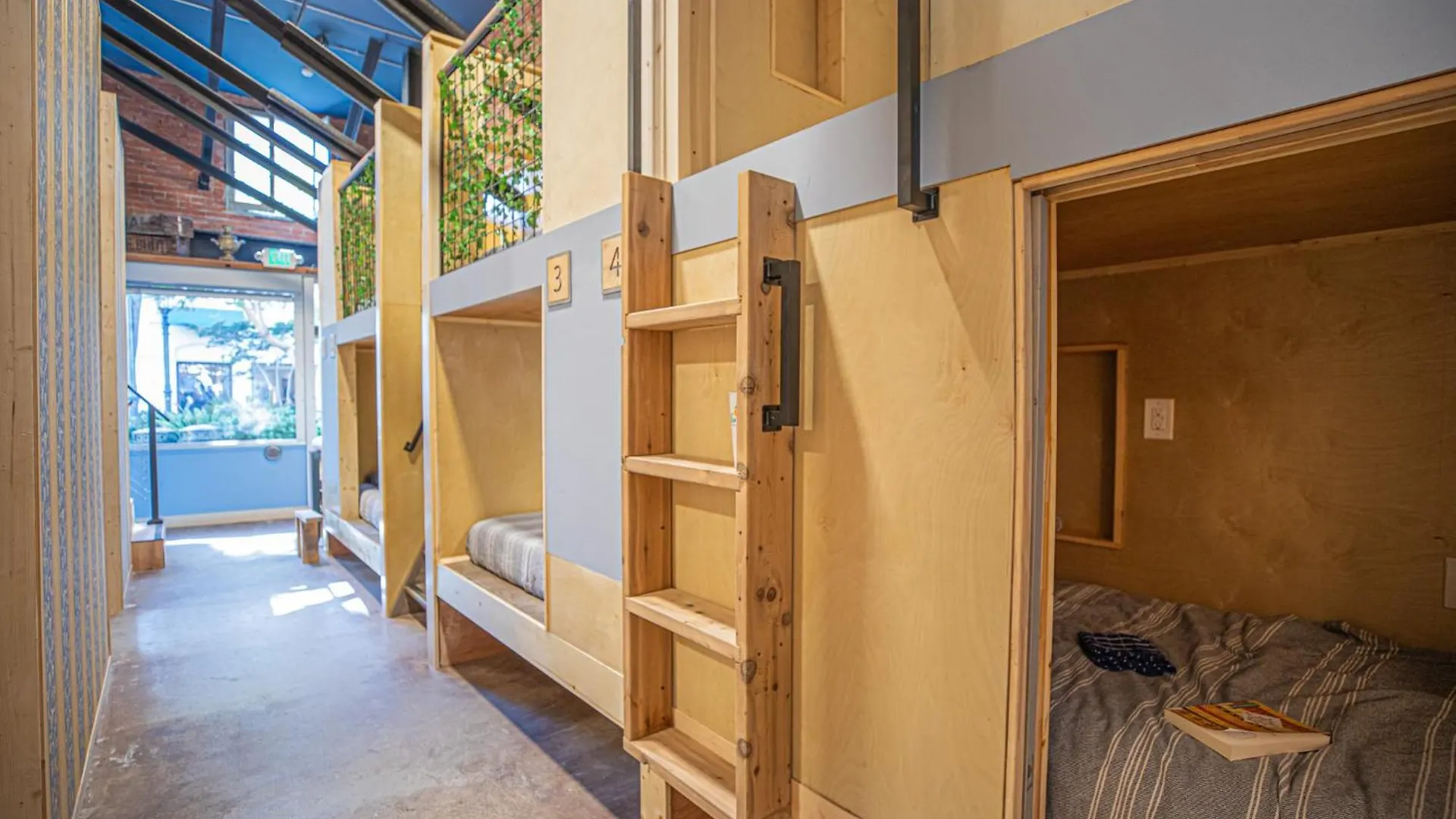 Social - Santa Barbara's First On State Street Hostel