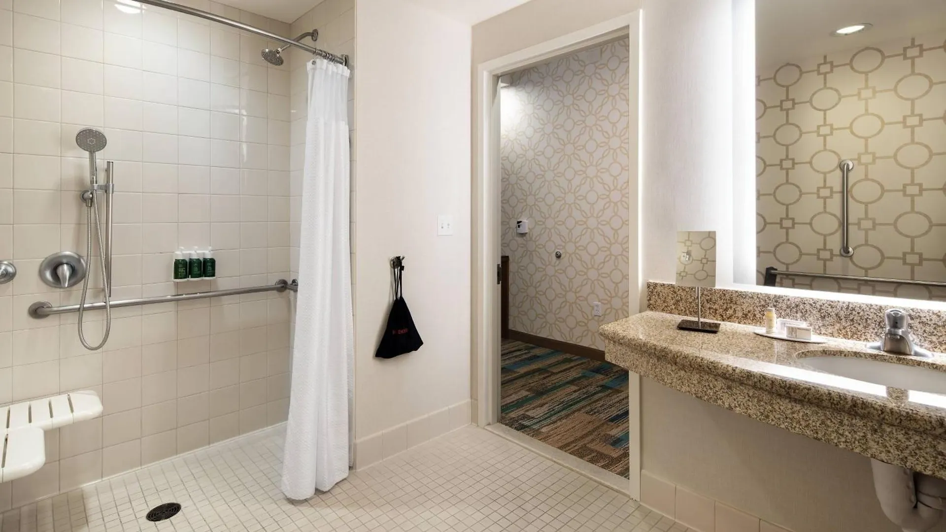 Courtyard By Marriott Santa Barbara Hotel