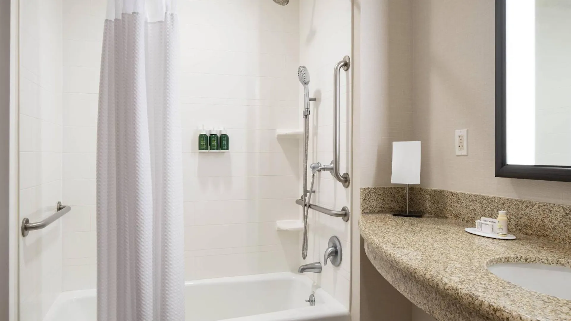 Hotel Courtyard By Marriott Santa Barbara 3*