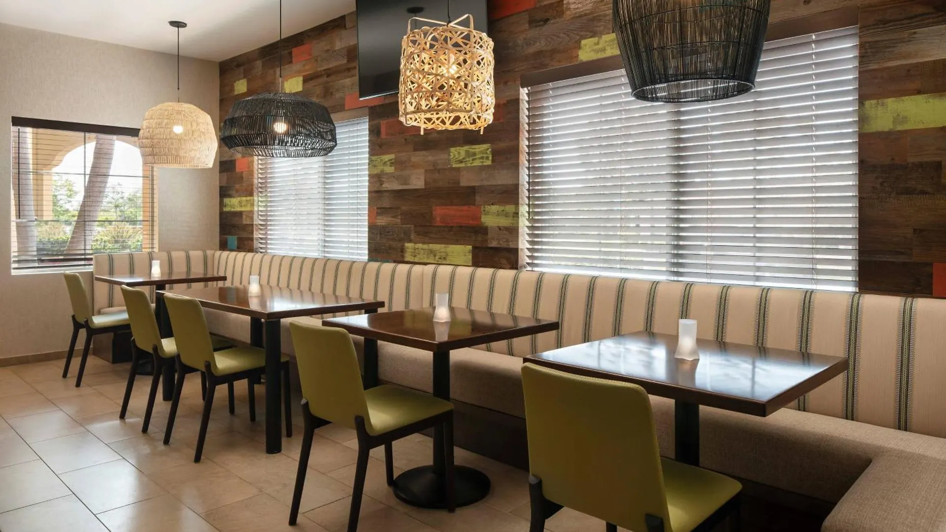 Courtyard By Marriott Santa Barbara Hotel Goleta