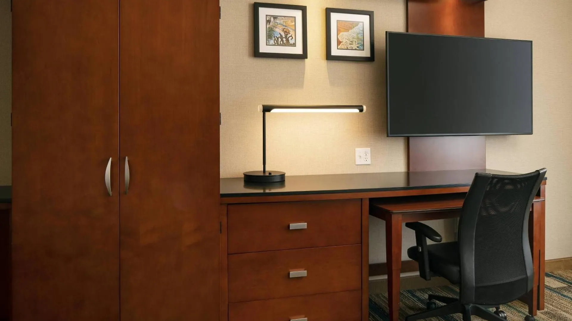 Courtyard By Marriott Santa Barbara