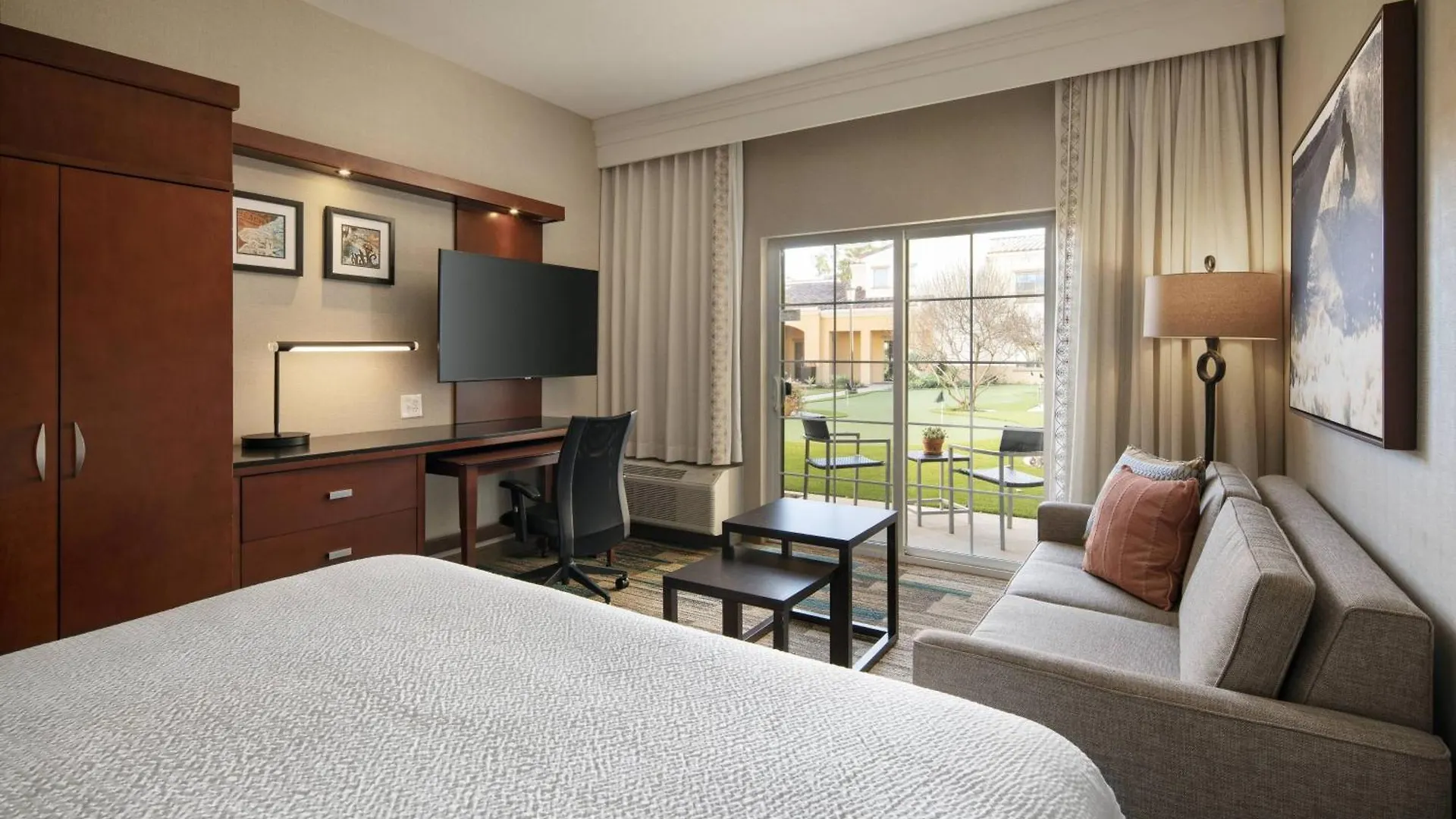 Courtyard By Marriott Santa Barbara Hotel