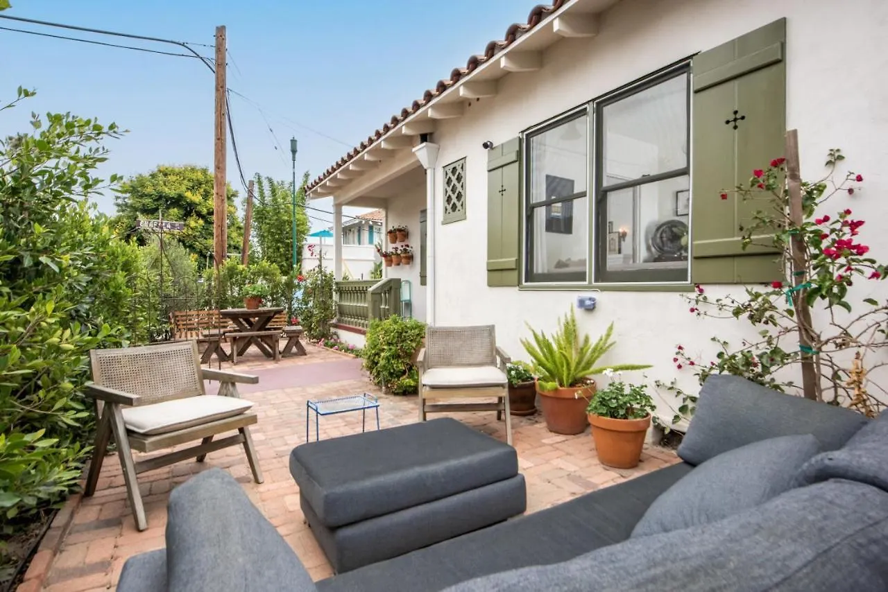 The Patio - The Marlowe Boutique Apartment *