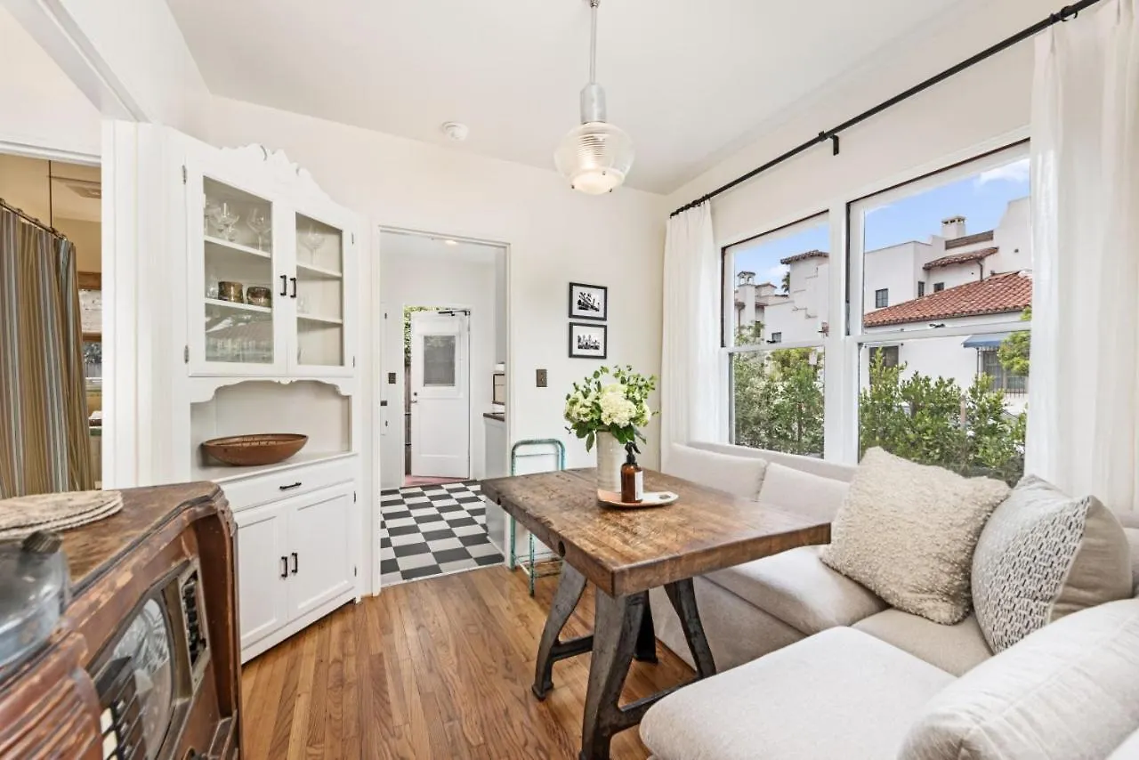 The Patio - The Marlowe Boutique Apartment Santa Barbara