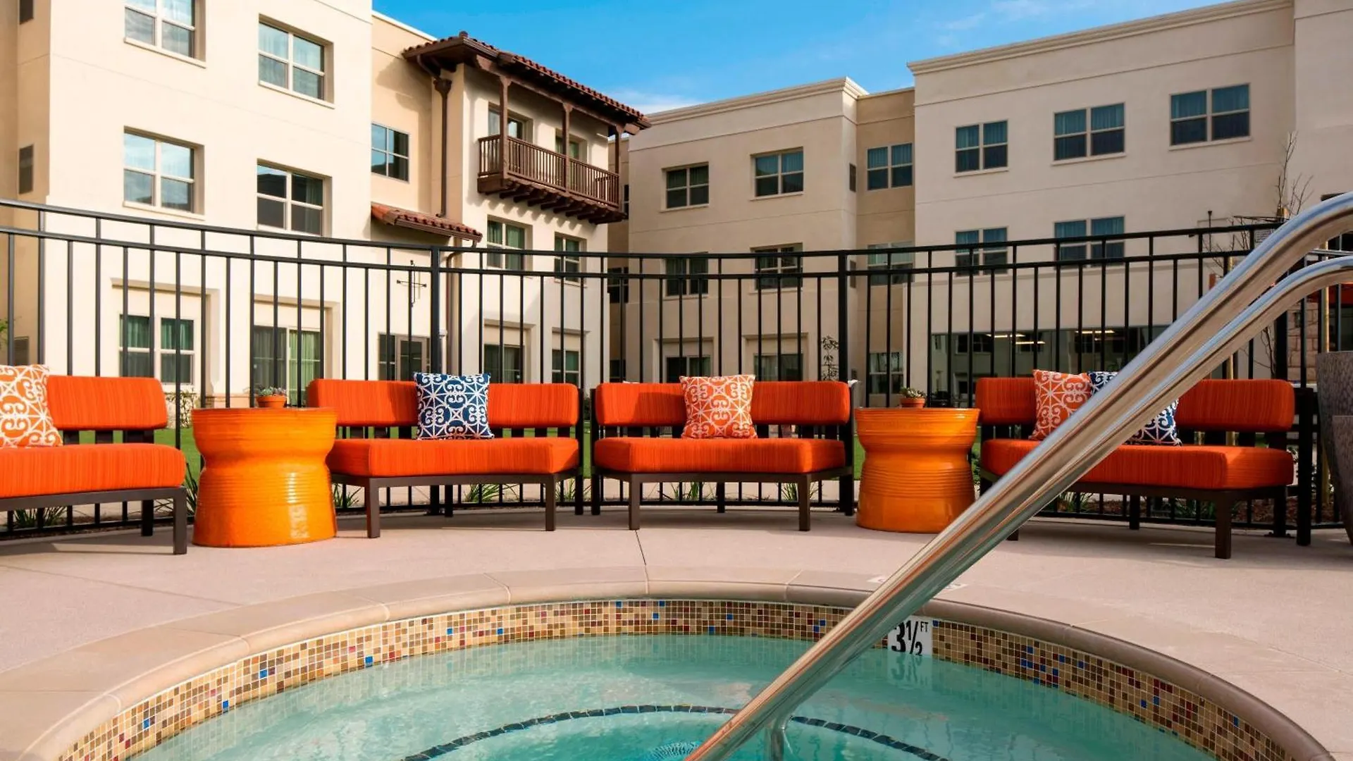 Hotel By Marriott Goleta 3*