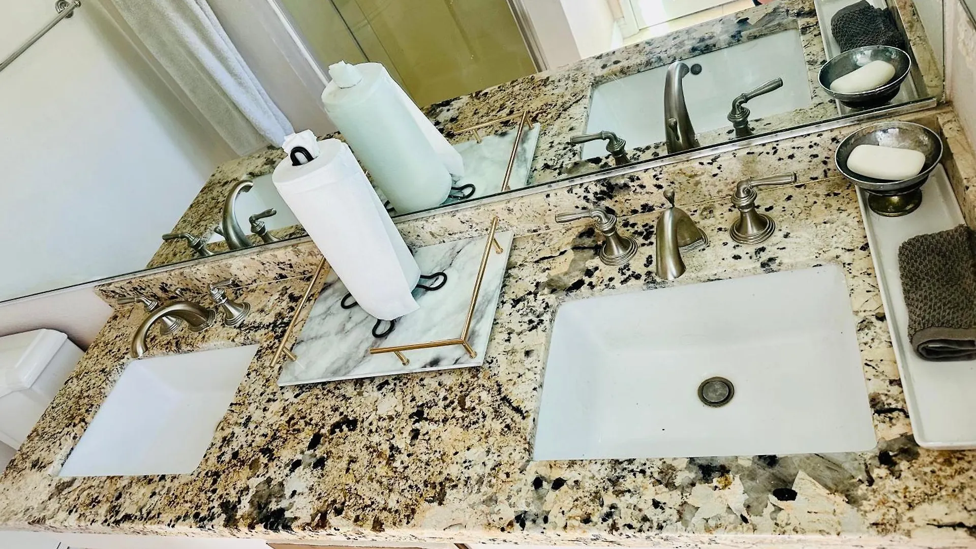 Claudine's For Rent In Ca Apartment *