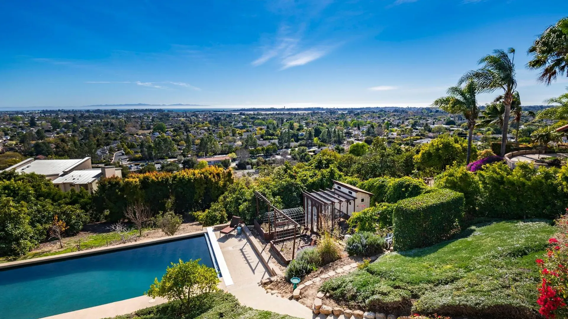 Luxury Atop The Hills Holiday home *