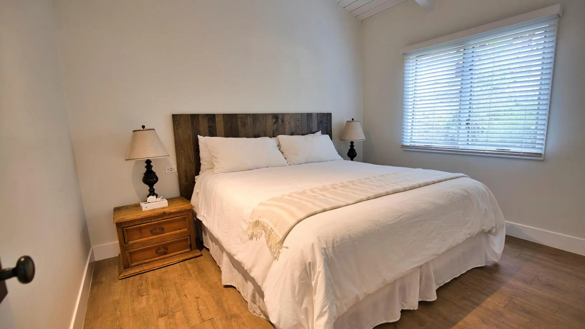 Circle Bar B Guest Ranch 4*