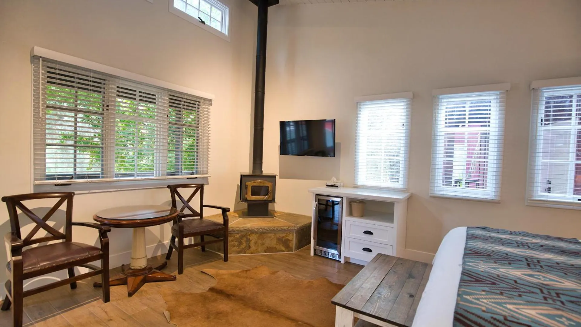 Circle Bar B Guest Ranch 4*